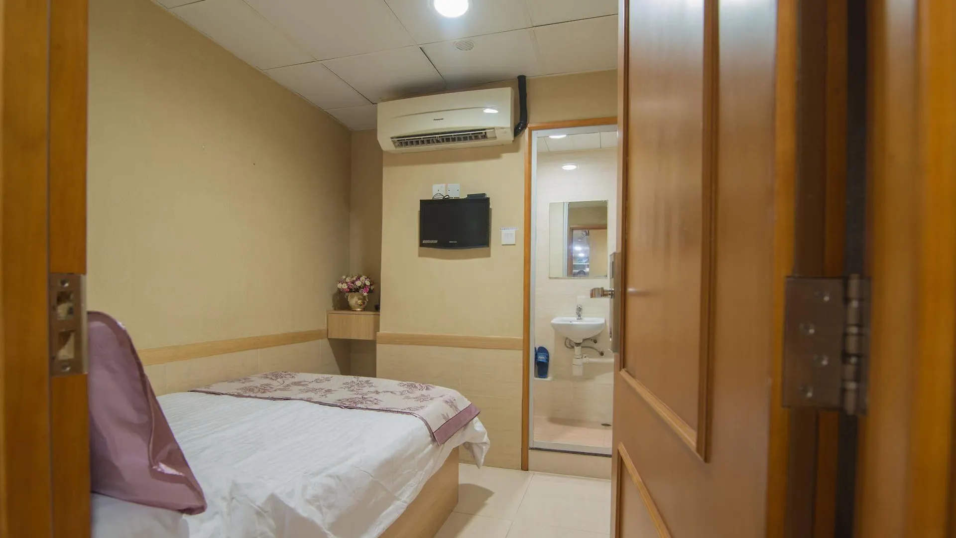 Me Easy Hostel Hong Kong China